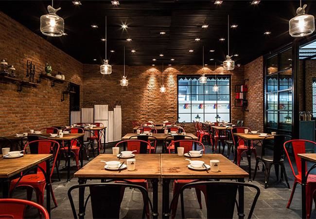 合肥火鍋店設(shè)計公司，loft風(fēng)格火鍋店裝修如何選好家具配飾？